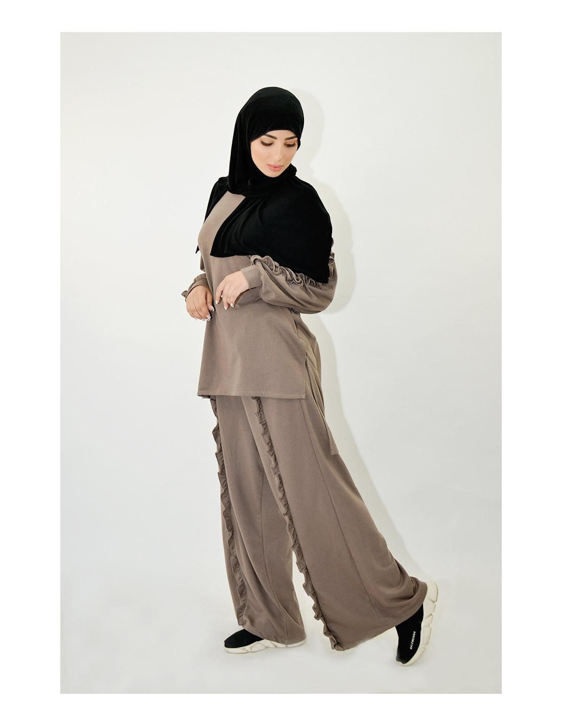 Robe tunique noire à volant à manches courtes