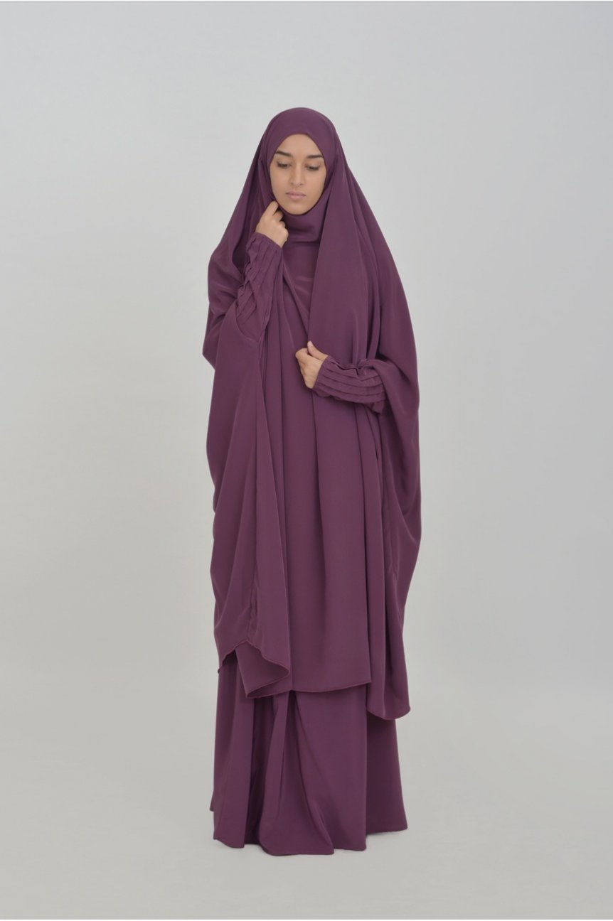 Jilbab  the clothes of muslim women : jilbab of quality 